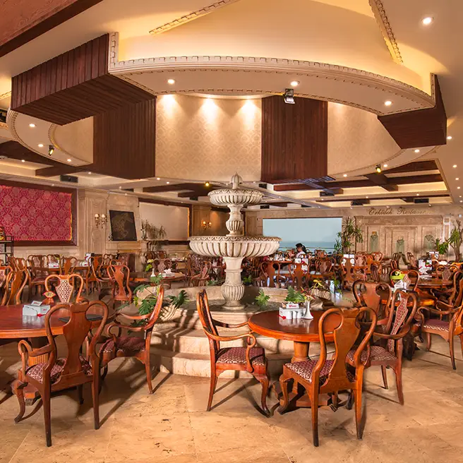 فضای سالن عمومی در رستورانکافه ارکیده شعبه متل قو