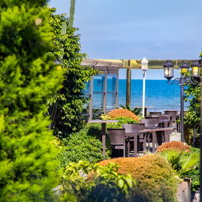 چشمانداز دریا در رستورانکافه ارکیده شعبه متل قو