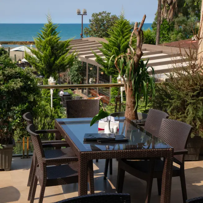 بالکن رستورانکافه ارکیده شعبه متل قو