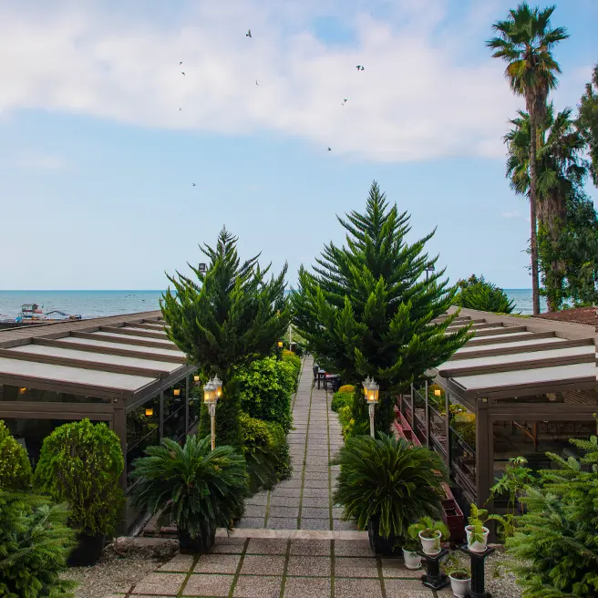 فضای باز رستورانکافه ارکیده شعبه متل قو