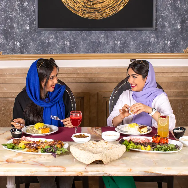 دور همی دوستانه
