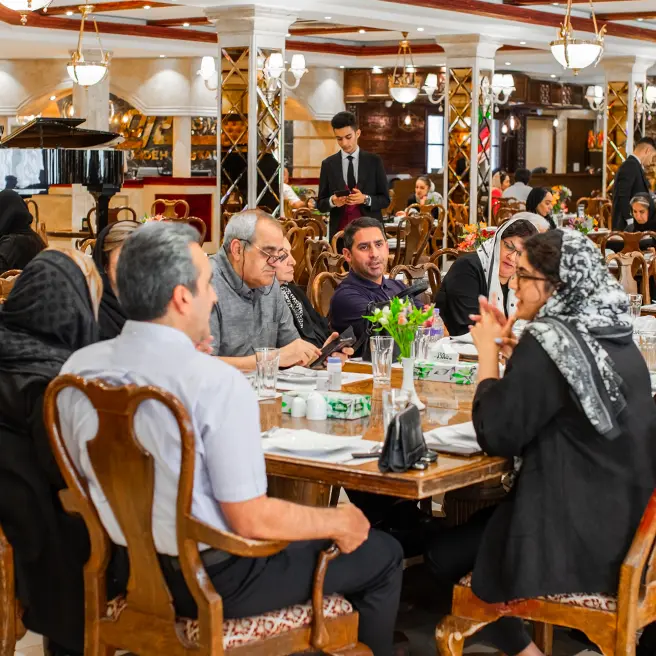 مهمانی خانوادگی در رستورانکافه ارکیده شعبه آرژانتین
