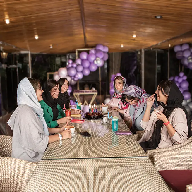 دور همی دوستانه
