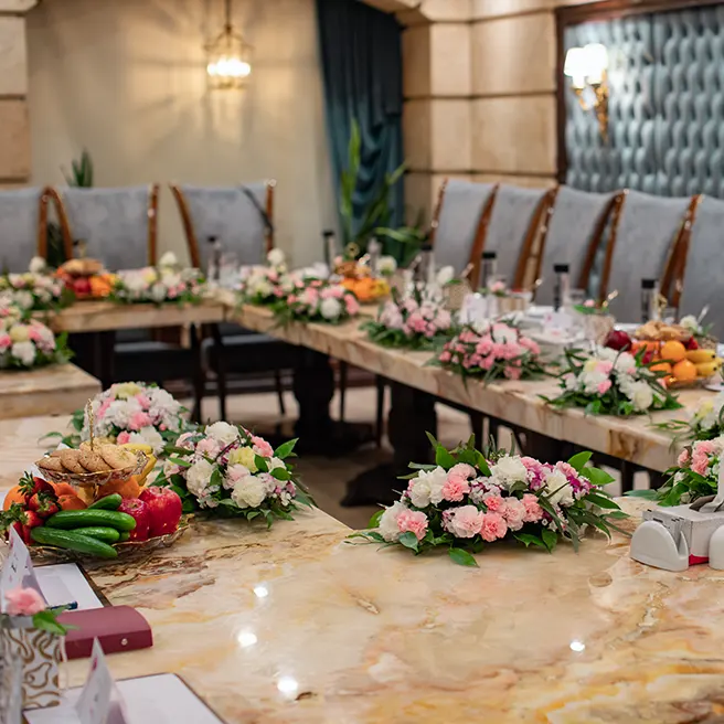 گلآرایی مراسم سازمانی در سالن VIP رستورانکافه ارکیده شعبه آرژانتین