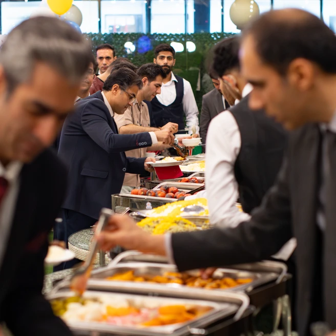 پذیرایی به صورت سلف سرویس در رستورانکافههای ارکیده