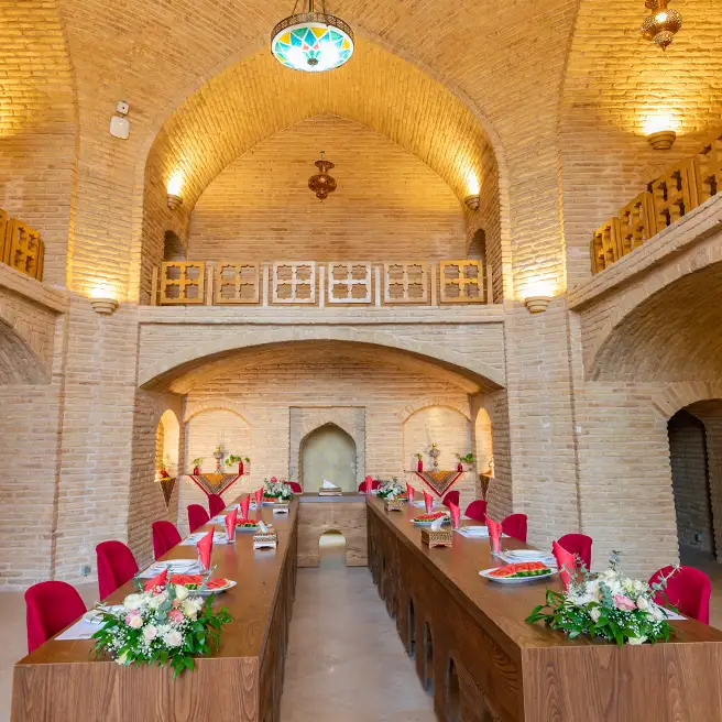 چیدمان مراسم سازمانی در سالن شاهنشین رستورانکافه ارکیده شعبه اصفهان