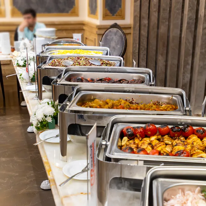 پذیرایی بهصورت سلفسرویس در رستورانکافههای ارکیده