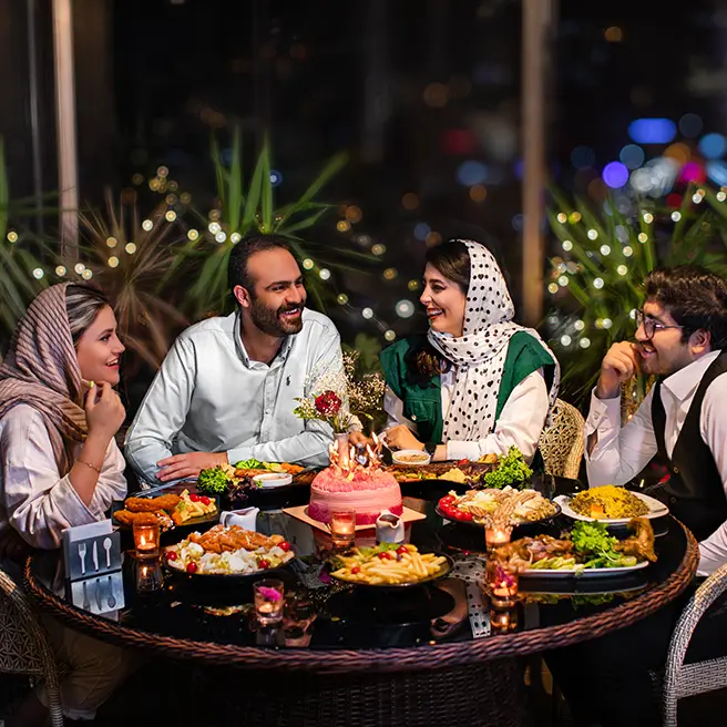 جمعی دوستانه در رستورانکافه ارکیده شعبه اقدسیه