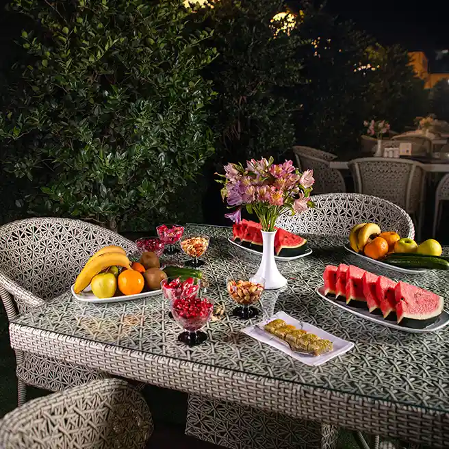 میز پذیرایی یلدایی در روف‌گاردن ارکیده شعبه آرژانتین