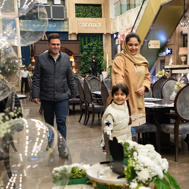 دورهمی خانوادگی در رستورانکافه ارکیده شعبه سعادتآباد