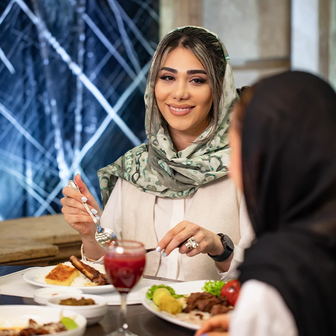 دیدارهای دوستانه در شعب رستورانکافههای ارکیده