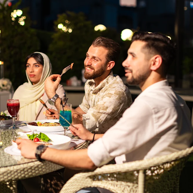 دورهمیهای دوستانه در شعب رستورانکافههای ارکیده