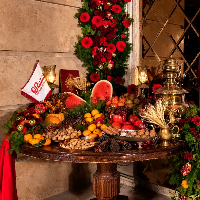 چیدمان میز یلدا در رستوران‌کافه‌های ارکیده