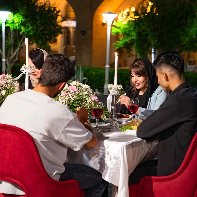 ارکیده شعبه کاروانسرای مادرشاه اصفهان؛ میزبان دورهمیهای دوستانه