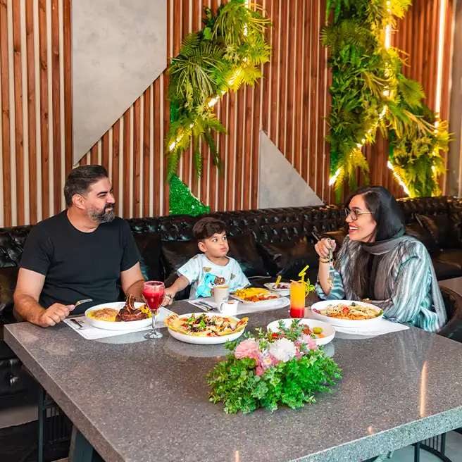 دورهمی خانوادگی در سالن اختصاصی جواهر ارکیده شعبه شهریار