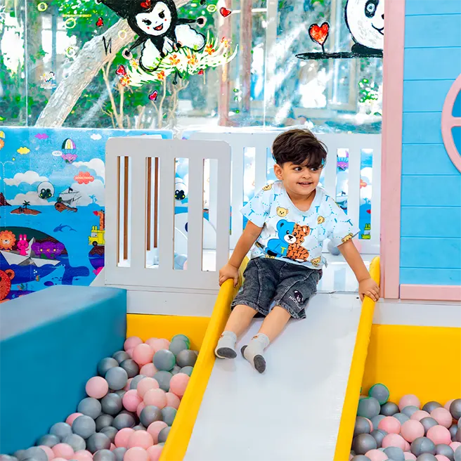 خانه بازی بخشی از خدمات کودک در رستورانکافههای ارکیده