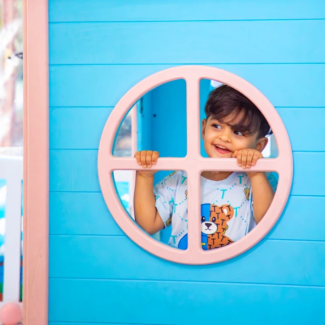 رستورانکافههای ارکیده مجهز به خانه بازی کودک