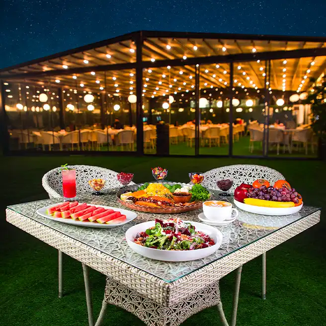 میز پذیرایی یلدا در روف‌گاردن ارکیده شعبه آرژانتین