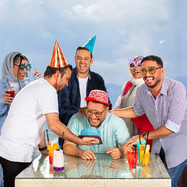 جشن تولدی دوستانه در رستورانکافه ارکیده شعبه اقدسیه