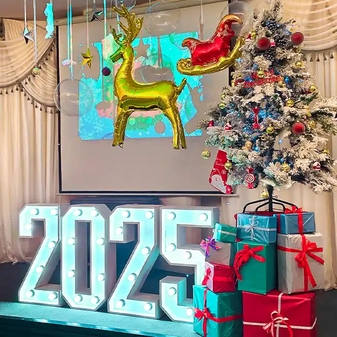 تم کریسمس در رستوران‌کافه ارکیده شعبه گردان کرج