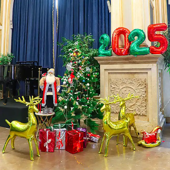 تم کریسمس در رستوران‌کافه ارکیده شعبه سعادت‌آباد