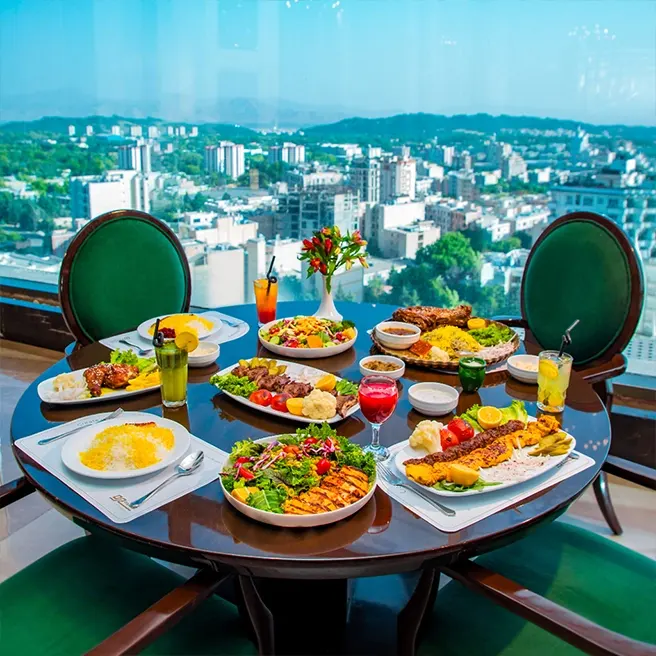 میز غذای ایرانی و ملل در رستوران‌کافه ارکیده شعبه اقدسیه