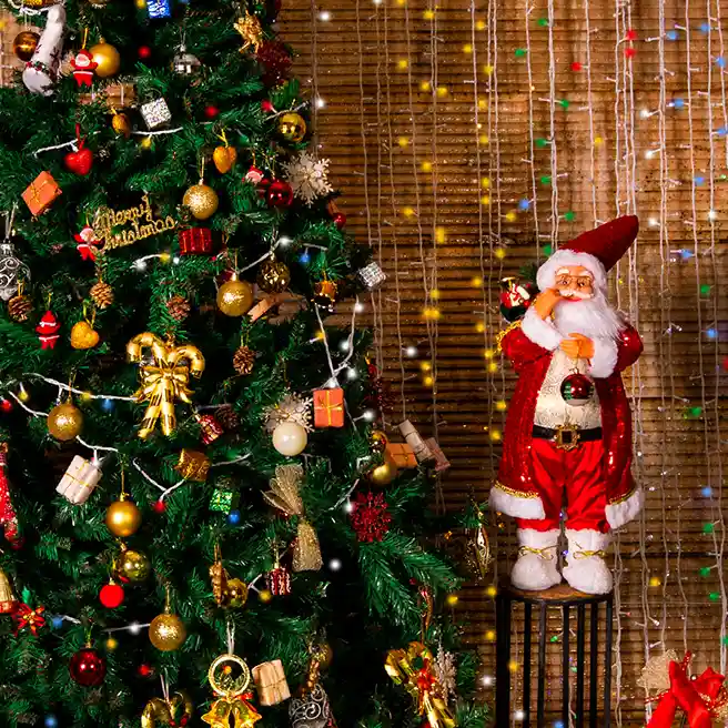 درخت کریسمس در رستوران‌کافه‌های ارکیده