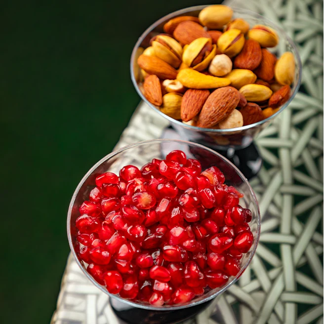 انار دون شده و آجیل چهار مغز