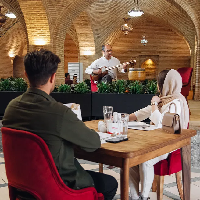 اجرای موسیقی زنده در ارکیده شعبه اصفهان