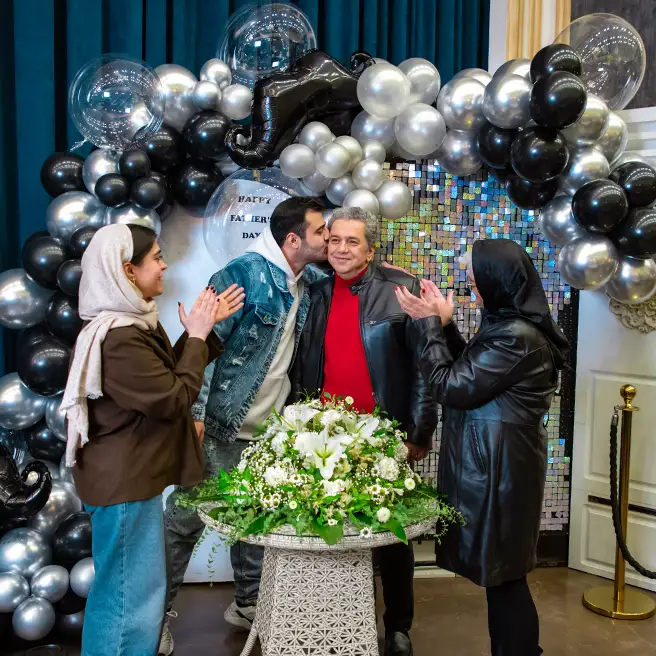 برگزاری دورهمی خانوادگی با تم روز پدر در رستورانکافه ارکیده شعبه سعادتآباد